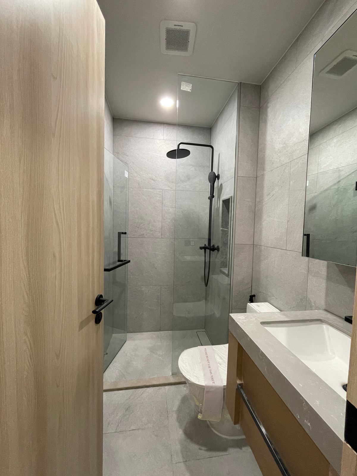 ขายคอนโดอารีย์ อนุสาวรีย์ : [ขายด่วน!] Penthouse ระดับ Rare Item ใจกลางอารีย์ @Aritier Ari | 99 ตร.ม. ที่จอดรถ 150% สัมผัสชีวิตเหนือระดับบนทำเลศักยภาพ "อารีย์สัมพันธ์ 7" ในราคาที่คุ้มค่าที่สุด!