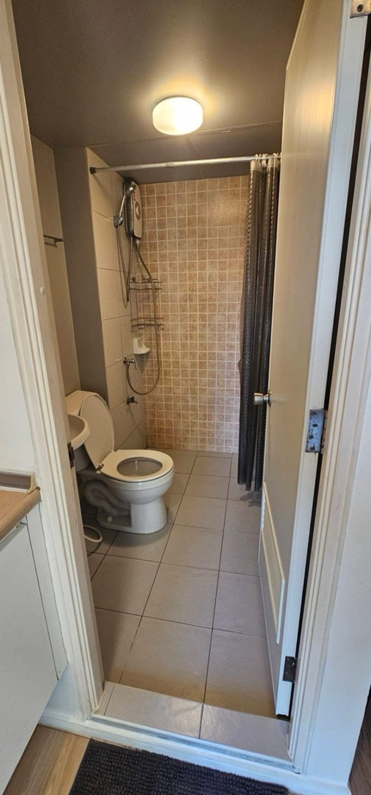 For RentCondoLadkrabang, Suwannaphum Airport : For rent: Lumpini Condo Town Romklao-Suvarnabhumi.