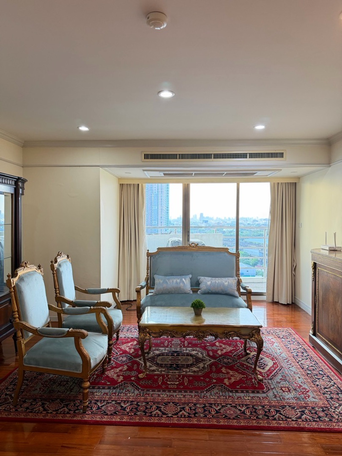 ขายคอนโดพัฒนาการ ศรีนครินทร์ : ฟลอร่าวิลล์ พัฒนาการ คอนโดห้องมุม 122 ตร.ม. ราคาไม่ถึง 6 ล้าน ในกรุงเทพ…ยังมีอยู่จริง