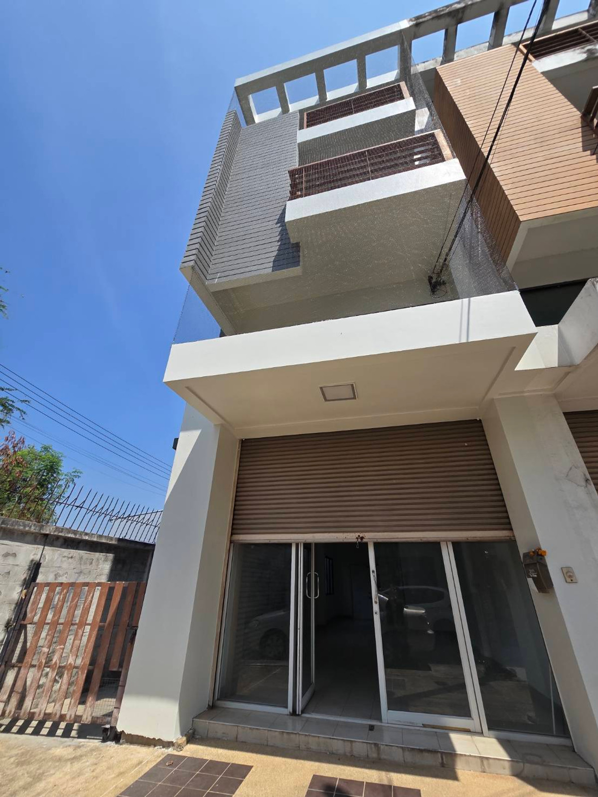 ขายอาคารพาณิชย์นวมินทร์ รามอินทรา :  อาคารพาณิชย์ เดอะวิลเลจ ปัญญา-อินทรา The Village Panya-Intra รีโนเวทใหม่ ใกล้ซาฟารีเวิลด์