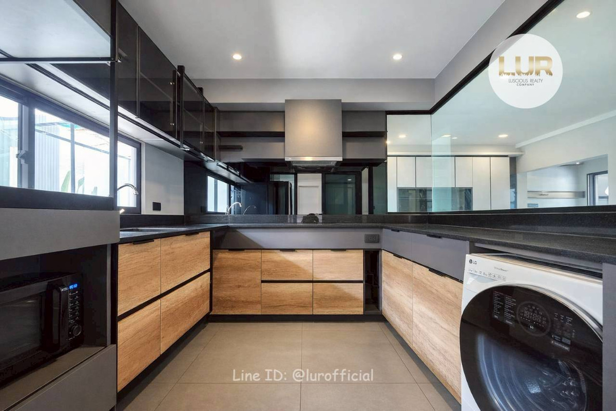 ขายทาวน์โฮมบางนา แบริ่ง ลาซาล : ✨ Luxury Town Home for Sale ✨ Vive Bangna KM.7 : วีเว่ บางนา กม.7 