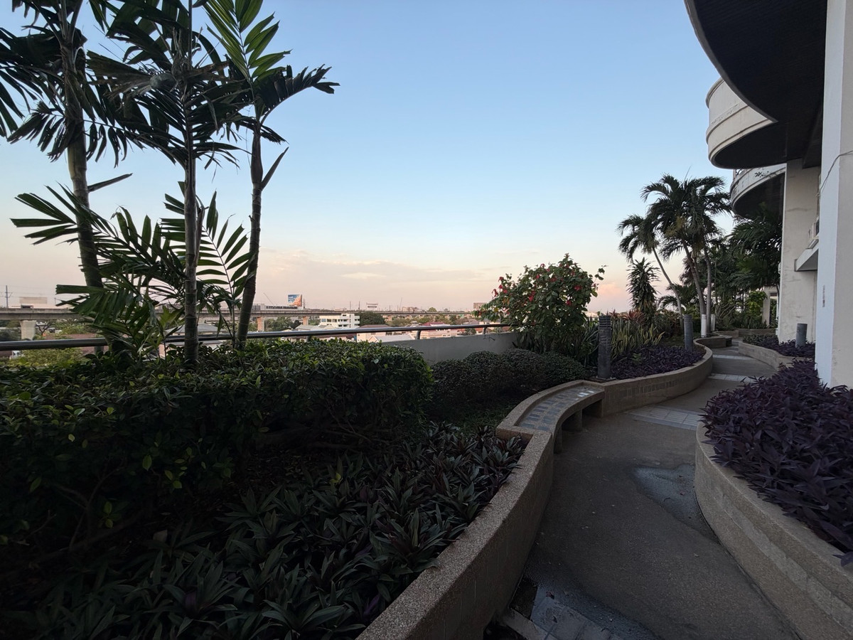 ขายคอนโดพัฒนาการ ศรีนครินทร์ : ฟลอร่าวิลล์ พัฒนาการ คอนโดห้องมุม 122 ตร.ม. ราคาไม่ถึง 6 ล้าน ในกรุงเทพ…ยังมีอยู่จริง