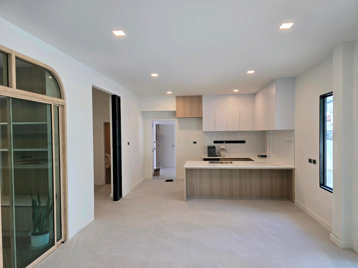 For SaleHome OfficePathum Thani,Rangsit, Thammasat : 🏡 Home office 8 parking spaces, renovated + new extension of the whole house, near Rangsit University 📌