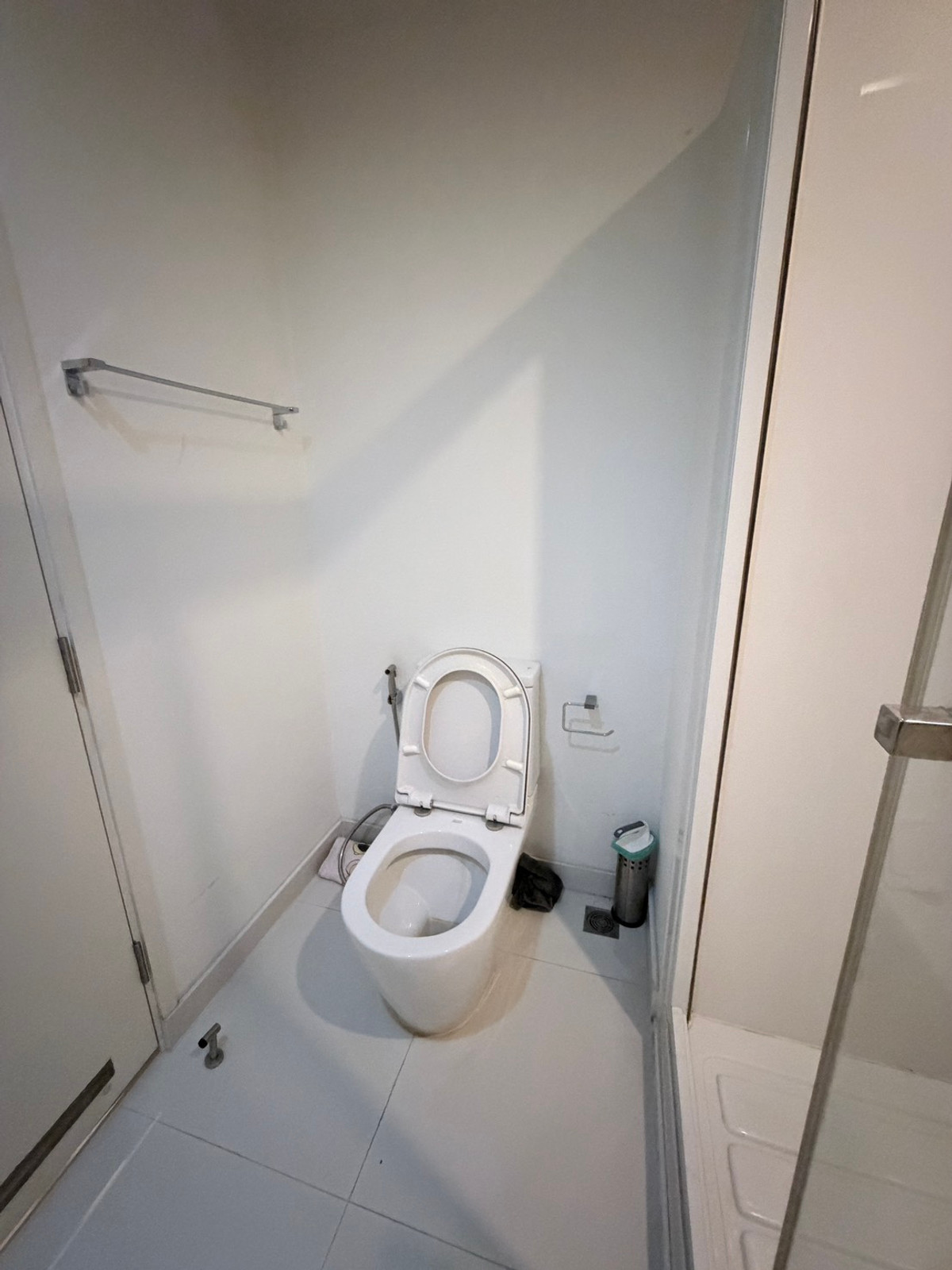 For RentCondoThaphra, Talat Phlu, Wutthakat : The Room Sathorn Taksin near BTS Ponimit, big room 46 sq m. New room, never rented, available for rent.