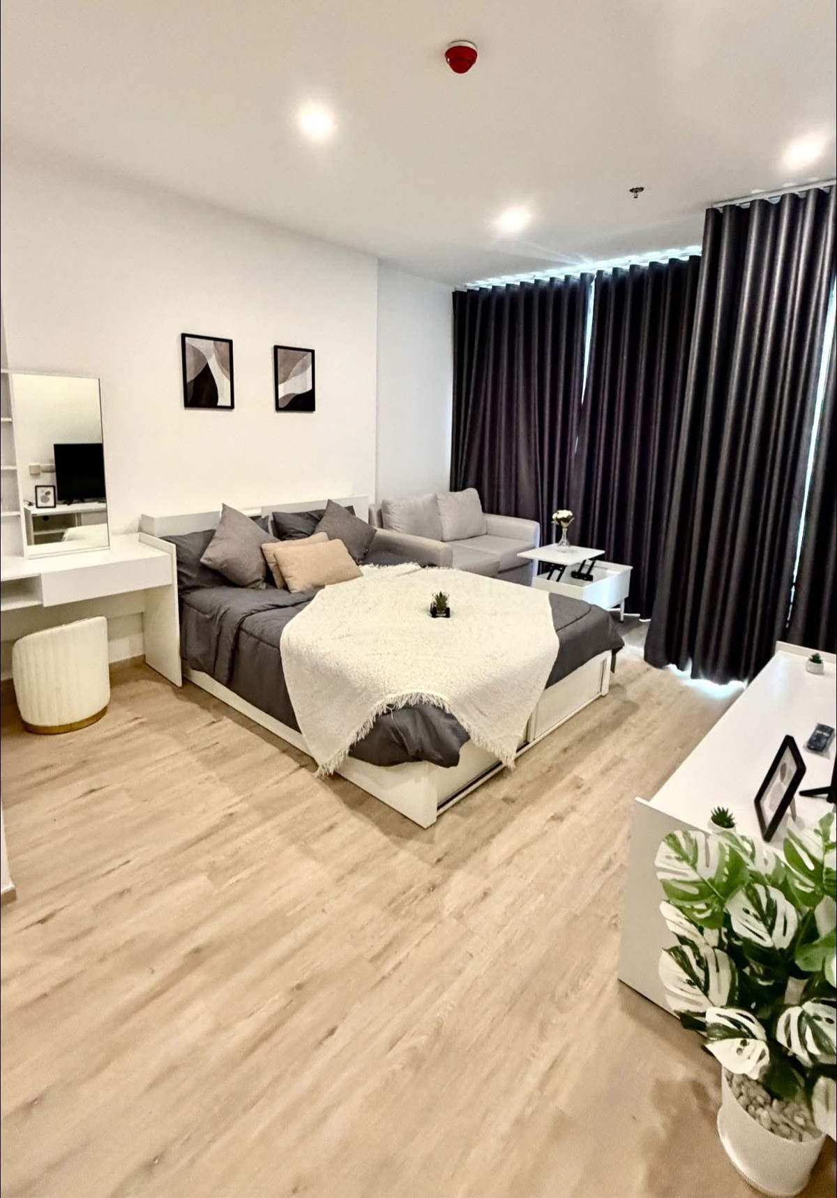 For RentCondoPattanakan, Srinakarin : For Rent: The Rich Rama 9 - Srinakarin, 1 bedroom, 1 bathroom, beautiful room, fully furnished. Ready to move in