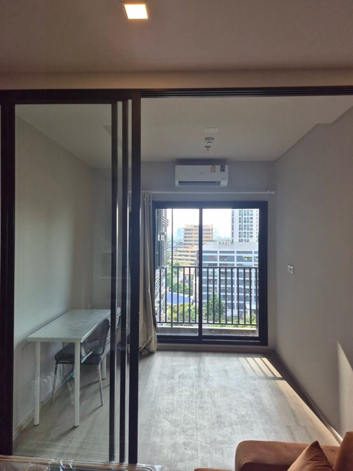 ให้เช่าคอนโดลาดพร้าว เซ็นทรัลลาดพร้าว : ให้เช่า ห้องใหม่ พร้อมอยู่ Metris Distict ลาดพร้าว 1 bed plus 25,000 ติดต่อ 0869017364