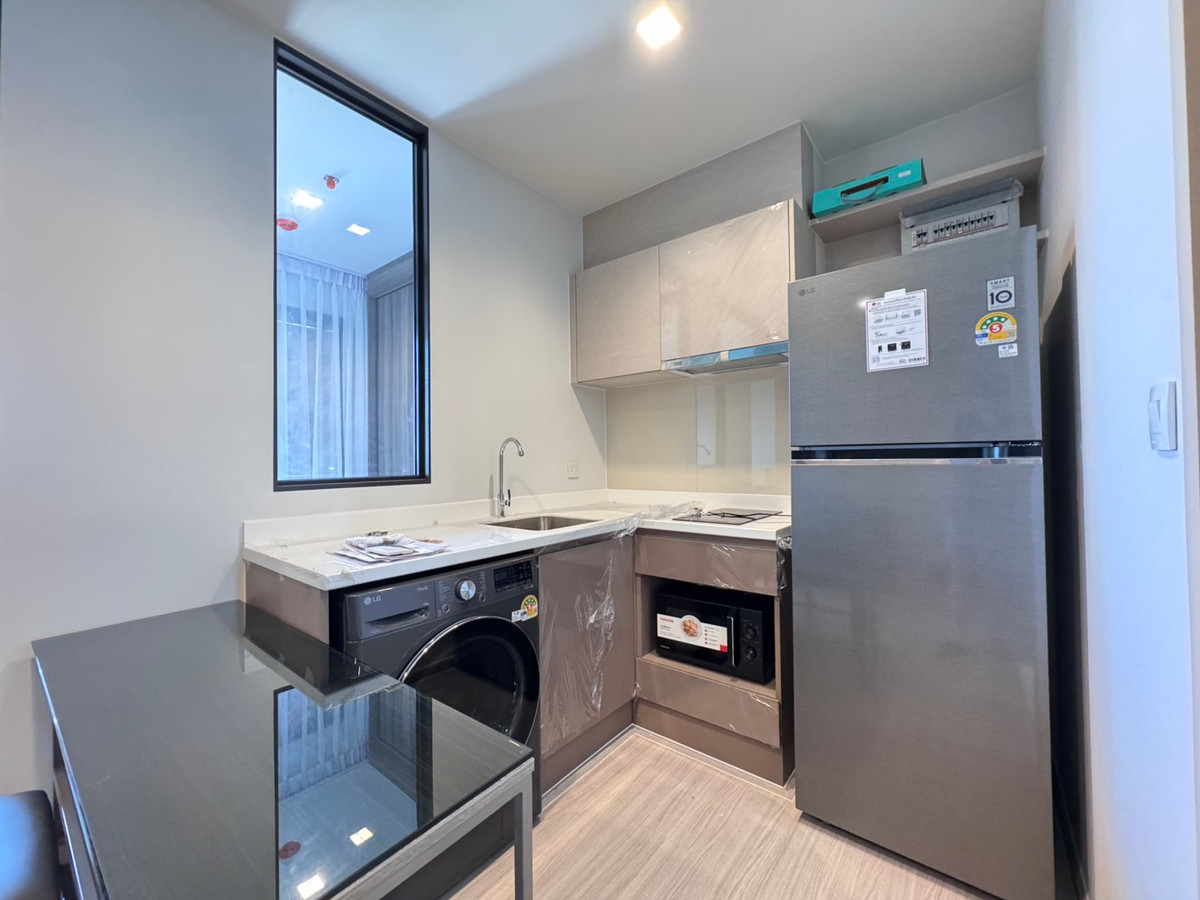 For RentCondoThaphra, Talat Phlu, Wutthakat : Life Sathorn Sierra, beautiful room, open view, good condo, beautiful central area, available and ready for rent.