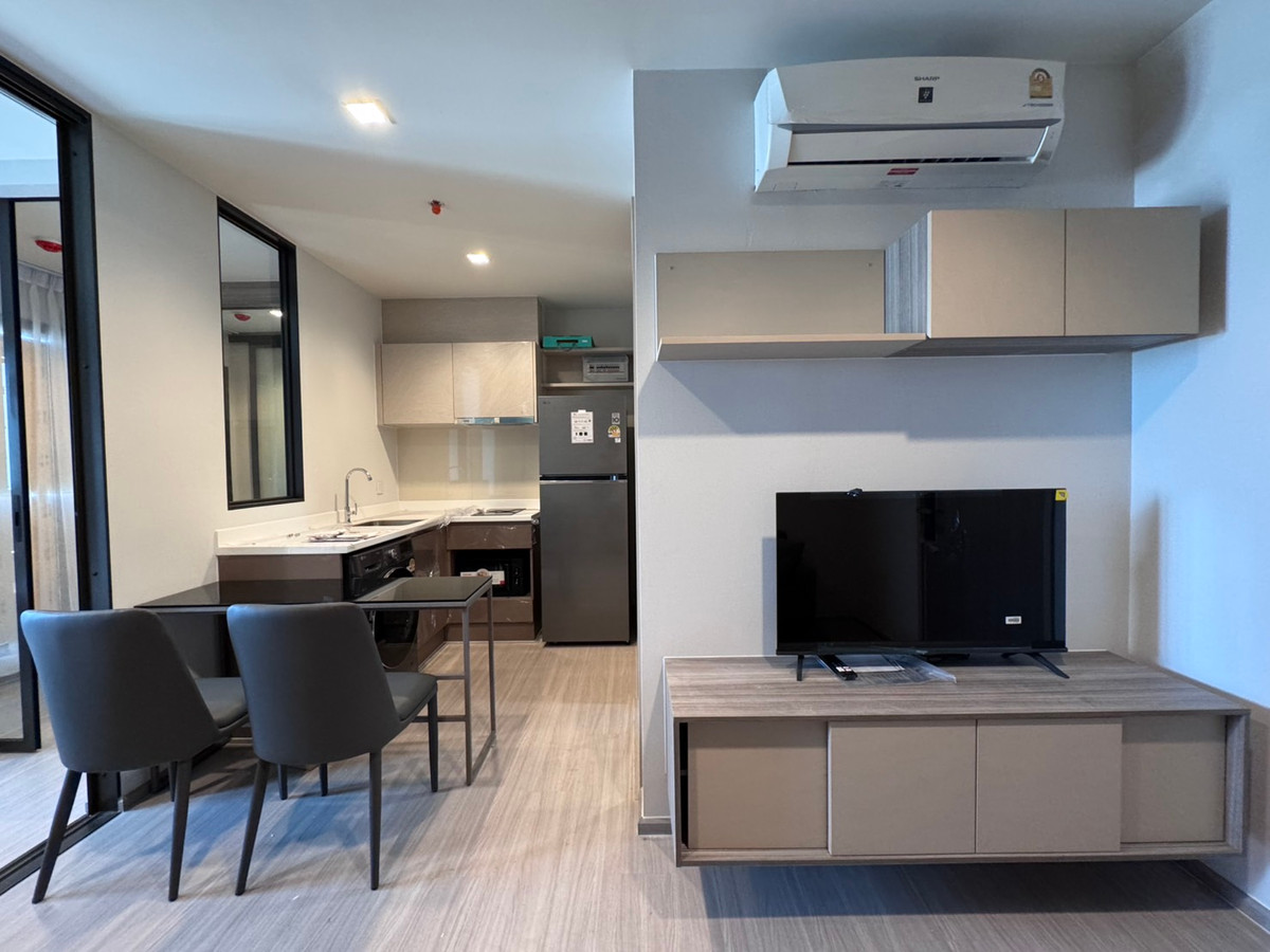 For RentCondoThaphra, Talat Phlu, Wutthakat : Life Sathorn Sierra, beautiful room, open view, good condo, beautiful central area, available and ready for rent.