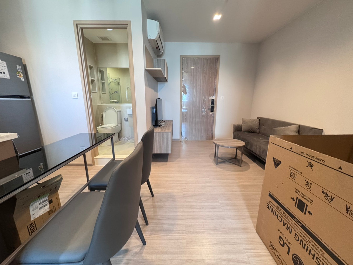 For RentCondoThaphra, Talat Phlu, Wutthakat : Life Sathorn Sierra, beautiful room, open view, good condo, beautiful central area, available and ready for rent.