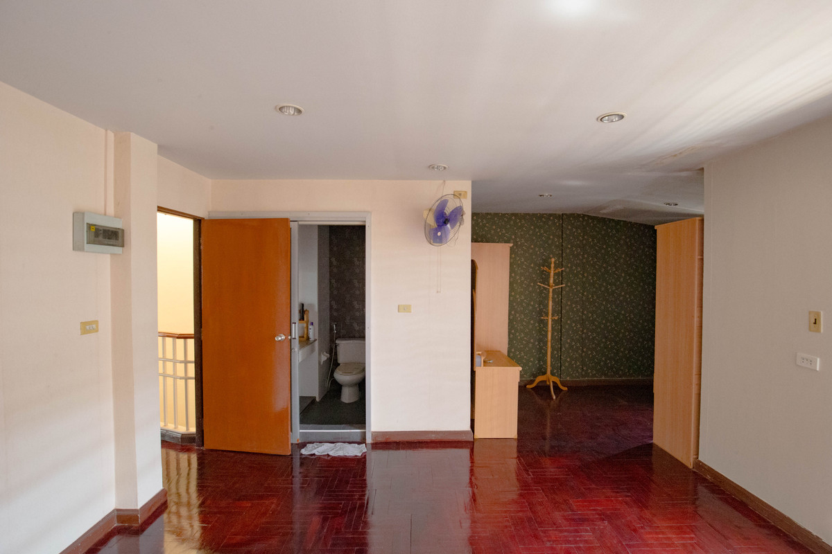 For RentTownhomePattanakan, Srinakarin : 🏡✨ Big house, lots of usable space, Warathorn Ville Village, Phatthanakan 44💢🏡