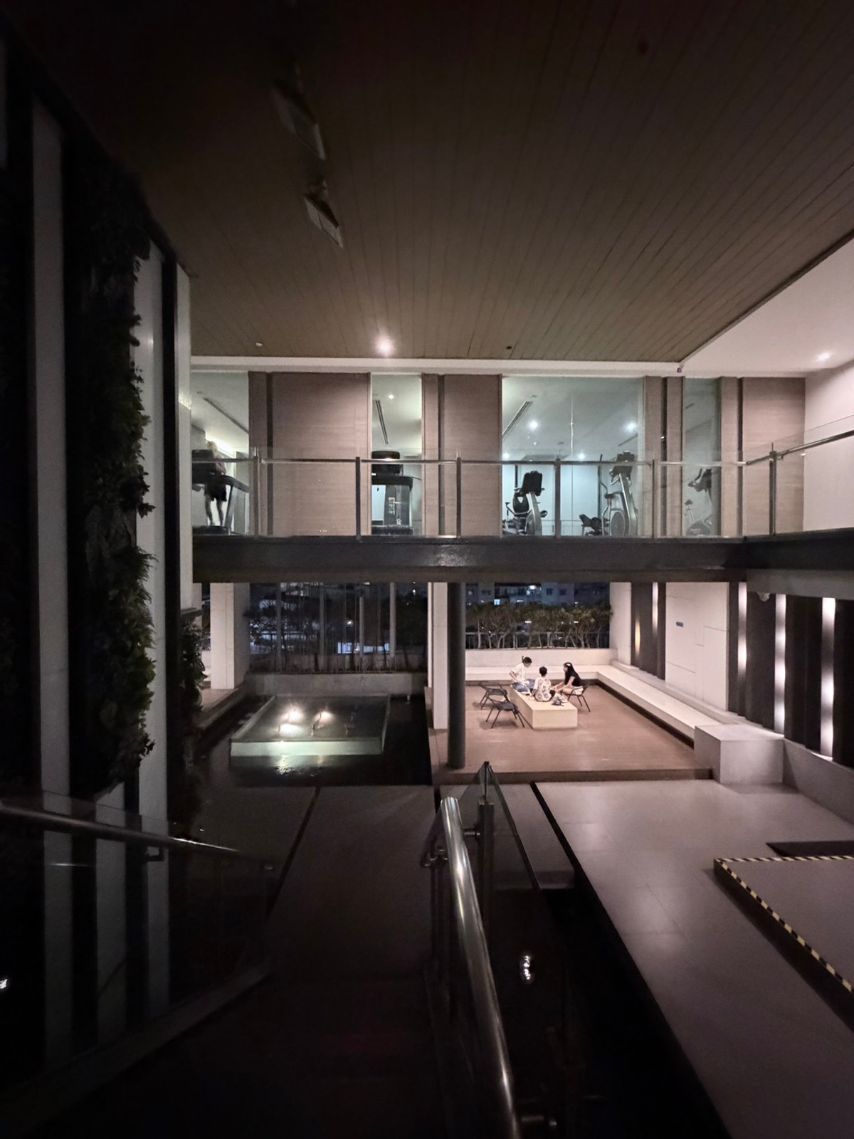 For RentCondoThaphra, Talat Phlu, Wutthakat : The Room Sathorn Taksin near BTS Ponimit, big room 46 sq m. New room, never rented, available for rent.