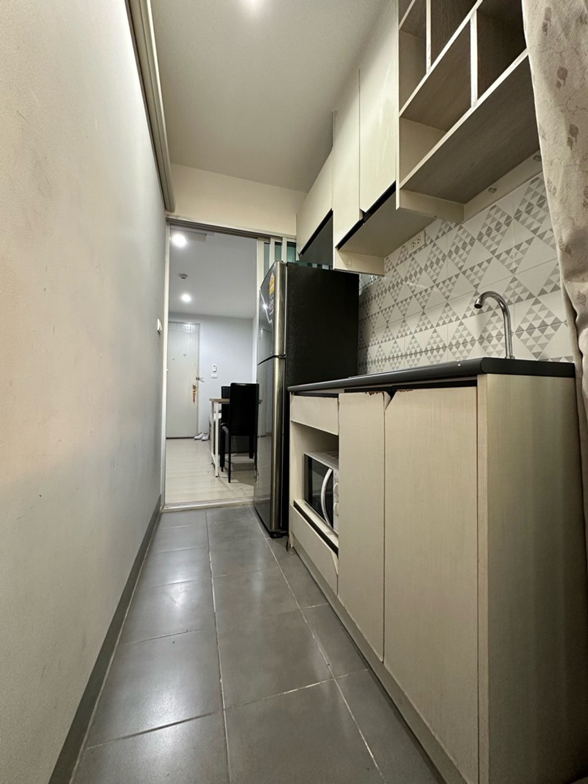 ให้เช่าคอนโดสมุทรปราการ สำโรง : คอนโด เดอะ คิทท์ พลัส สุขุมวิท 113 เฟอร์นิเจอร์และเครื่องใช้ไฟฟ้าครบ กั้นสัดส่วน หัวนอนไม่ติดห้องอื่น ✨