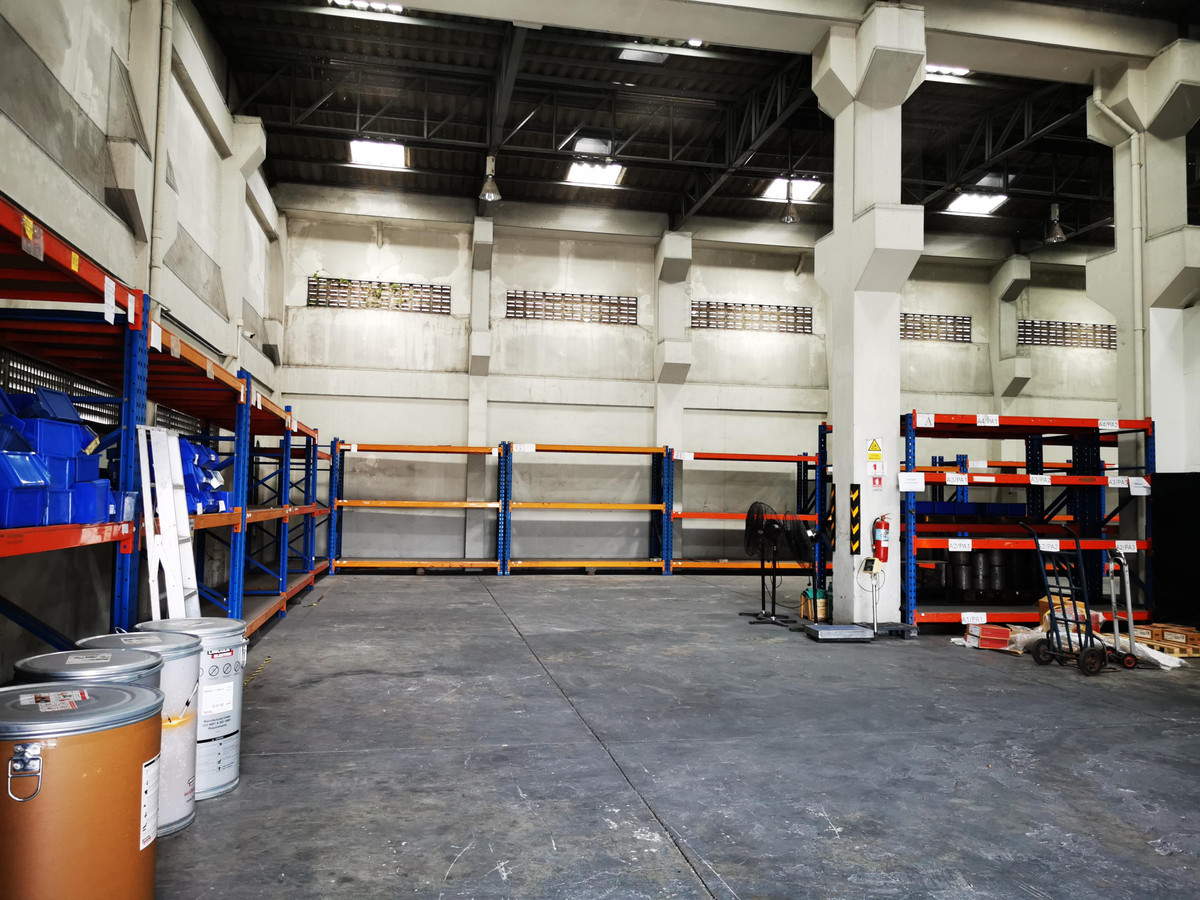 ขายสำนักงานนวมินทร์ รามอินทรา : ขายอาคารสำนักงาน 3 ชั้น พร้อมโกดัง บนที่ดิน 1 ไร่ ถนนปัญญาอินทรา