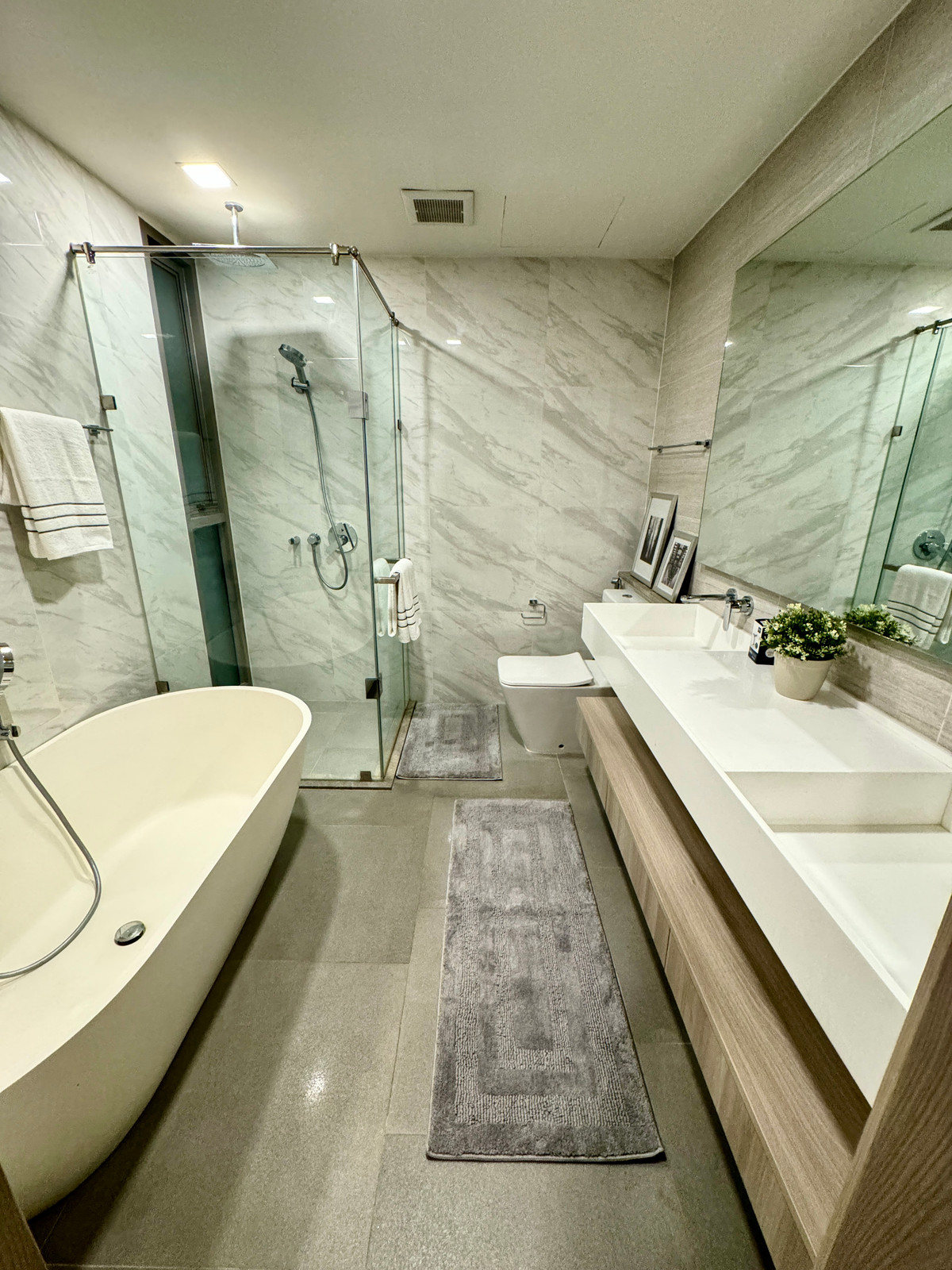 ให้เช่าคอนโดสุขุมวิท อโศก ทองหล่อ : เช่า 3 ห้องนอน 3 ห้องน้ำ ฟินน์ สุขุมวิท 31