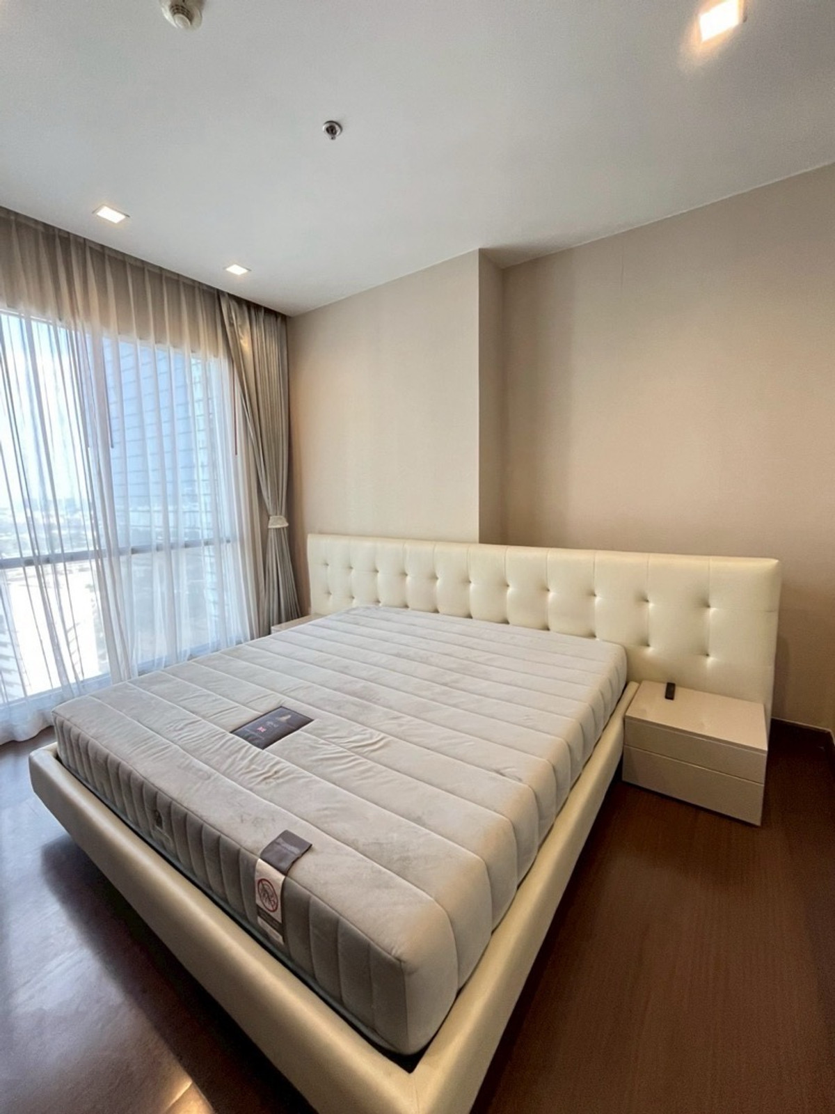 For RentCondoRatchadapisek, Huaikwang, Suttisan : ⭐️IVY AMPIO⭐️ 2BEDROOM COMBINE Parking 2Car 50K Contact Us🫡