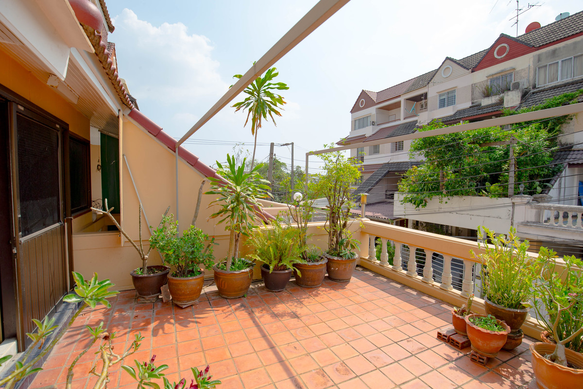 For RentTownhomePattanakan, Srinakarin : 🏡✨ Big house, lots of usable space, Warathorn Ville Village, Phatthanakan 44💢🏡