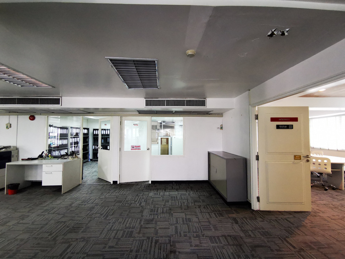 ขายสำนักงานนวมินทร์ รามอินทรา : ขายอาคารสำนักงาน 3 ชั้น พร้อมโกดัง บนที่ดิน 1 ไร่ ถนนปัญญาอินทรา