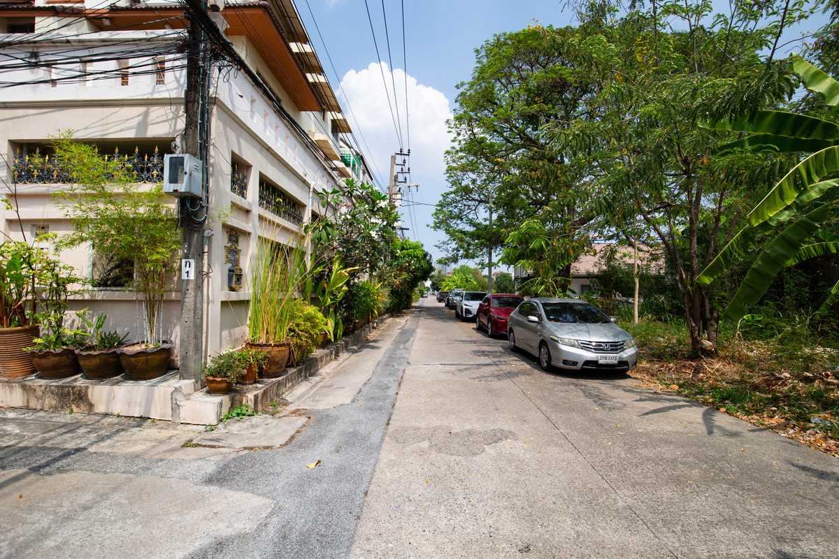 For RentTownhomePattanakan, Srinakarin : 🏡✨ Big house, lots of usable space, Warathorn Ville Village, Phatthanakan 44💢🏡