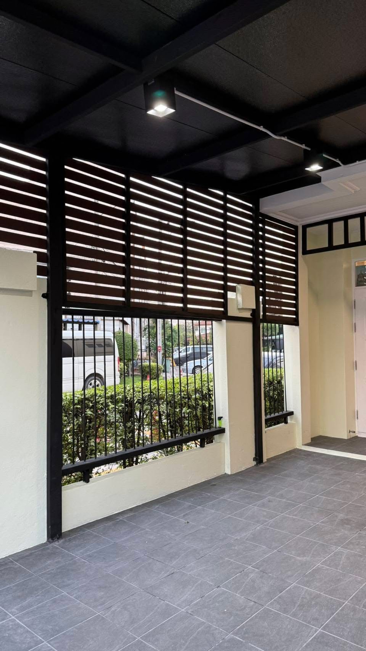 ให้เช่าทาวน์โฮมนวมินทร์ รามอินทรา : ให้เช่าทาวน์โฮมรีโนเวทใหม่ หมู่บ้านวิสต้าปาร์ค วัชรพล–สายไหม ใกล้ตลาดเอสทีเพิ่มสิน และสนามบินดอนเมือง