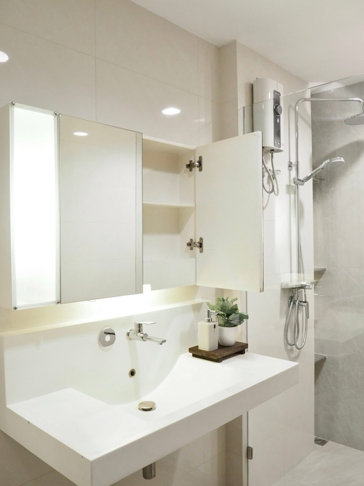 For RentCondoRatchadapisek, Huaikwang, Suttisan : #R9574 🎉 090369 Condo for rent: RHYTHM Ratchada