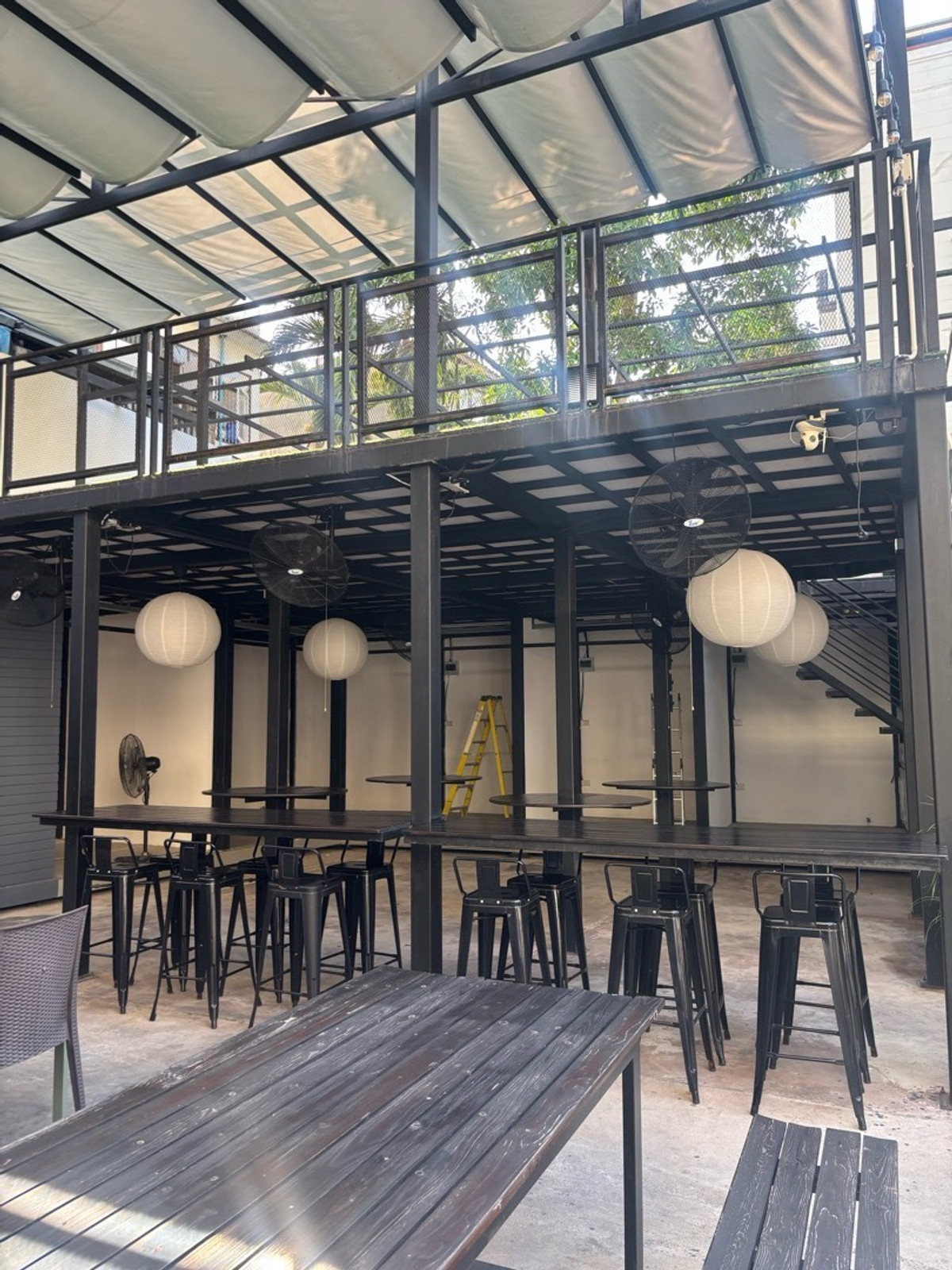 For RentRetail SpaceOnnut, Udomsuk : 📍Commercial Space for Rent near BTS Phra Khanong (350 m) : 15,000-28,000 THB/month