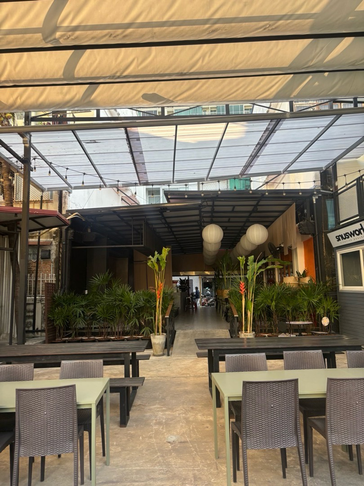 For RentRetail SpaceOnnut, Udomsuk : 📍Commercial Space for Rent near BTS Phra Khanong (350 m) : 15,000-28,000 THB/month