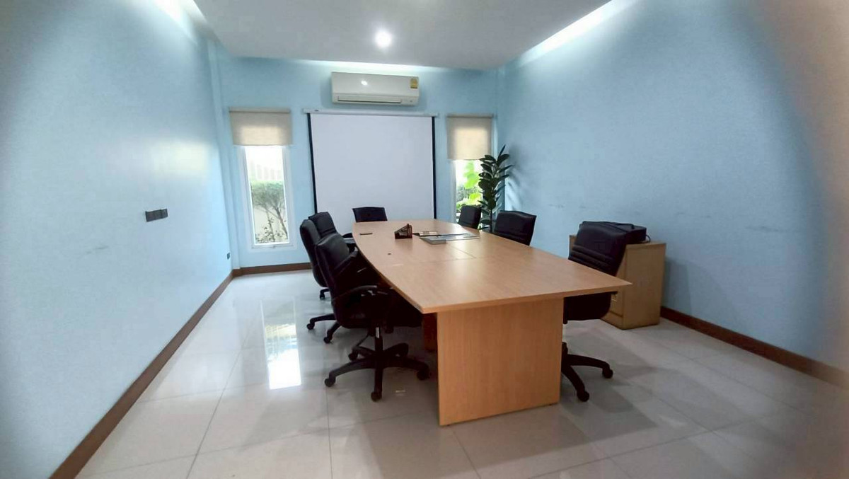 For SaleHome OfficeNawamin, Ramindra : Prime location, office and warehouse, Ramintra 14, intersection 17-5, near the BTS and main road Ramintra, MRT Mayalap Ramintra, Kaset-Nawamin. Khwan Charoenphon Market Watcharaphirom Park  Sripatum University, Bang Khen