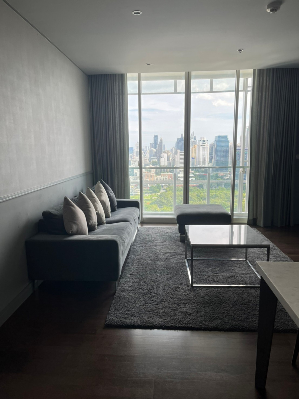 For RentCondoRama9, Petchburi, RCA : New condo 2 bedrooms 72sqm for rent near MRT Rama. Price 28000 baht per month