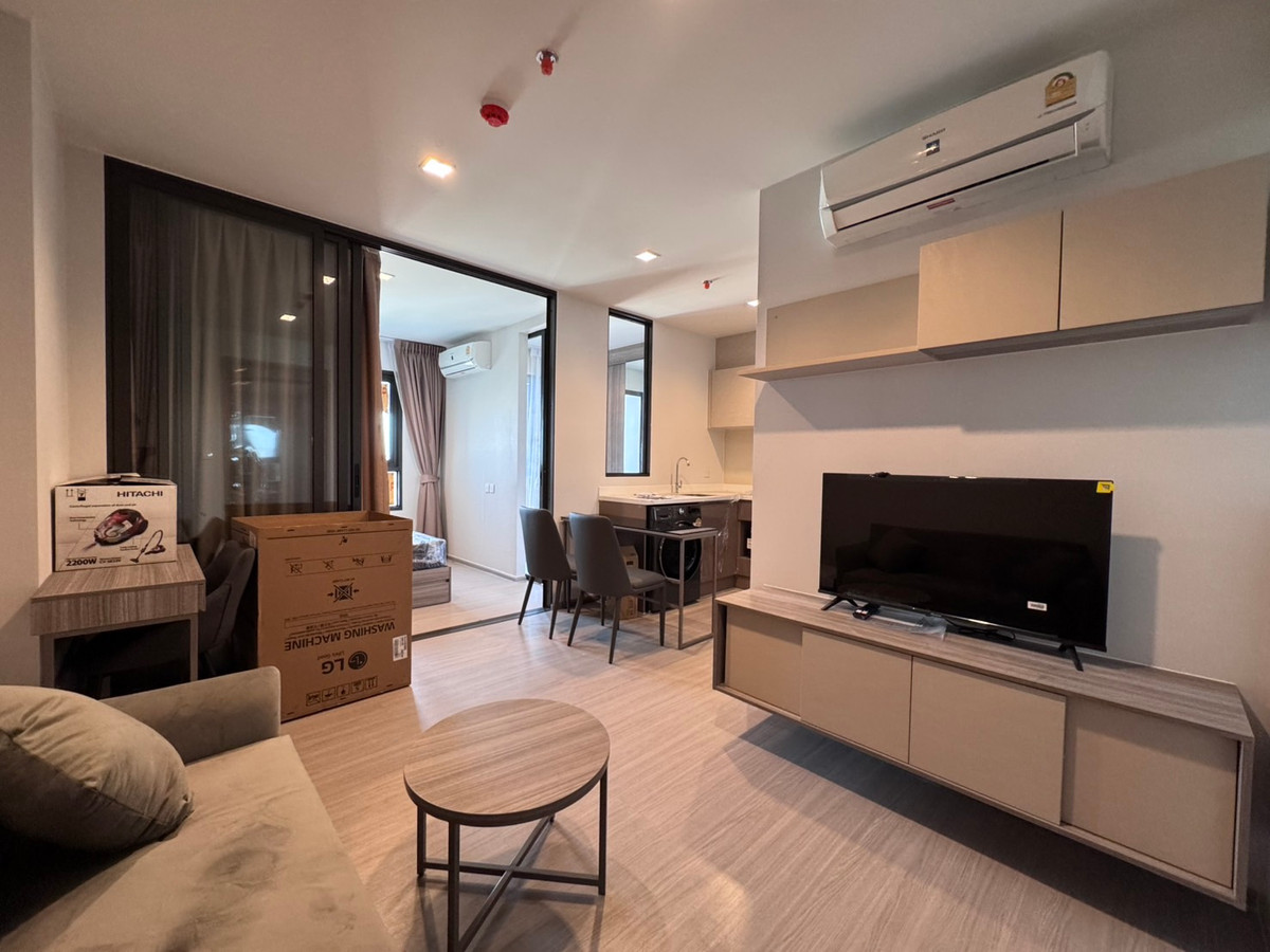 For RentCondoThaphra, Talat Phlu, Wutthakat : Life Sathorn Sierra, beautiful room, open view, good condo, beautiful central area, available and ready for rent.