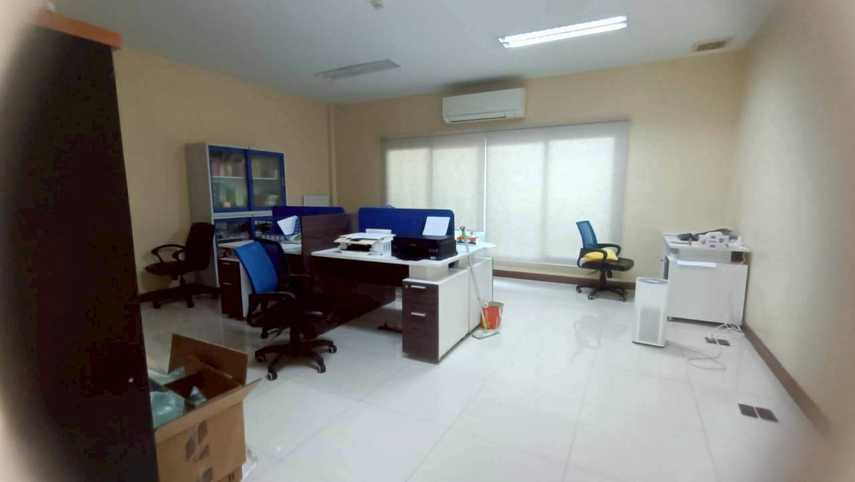 For SaleHome OfficeNawamin, Ramindra : Prime location, office and warehouse, Ramintra 14, intersection 17-5, near the BTS and main road Ramintra, MRT Mayalap Ramintra, Kaset-Nawamin. Khwan Charoenphon Market Watcharaphirom Park  Sripatum University, Bang Khen