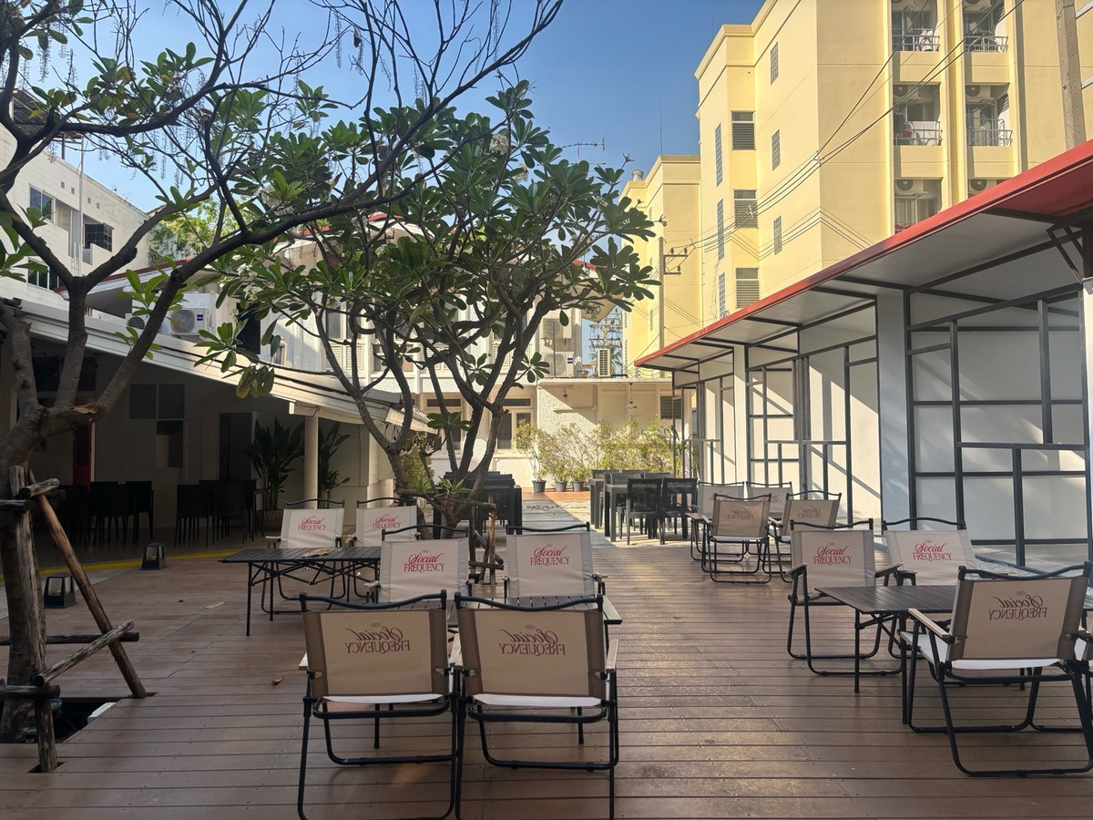 For RentRetail SpaceOnnut, Udomsuk : 📍Commercial Space for Rent near BTS Phra Khanong (350 m) : 15,000-28,000 THB/month