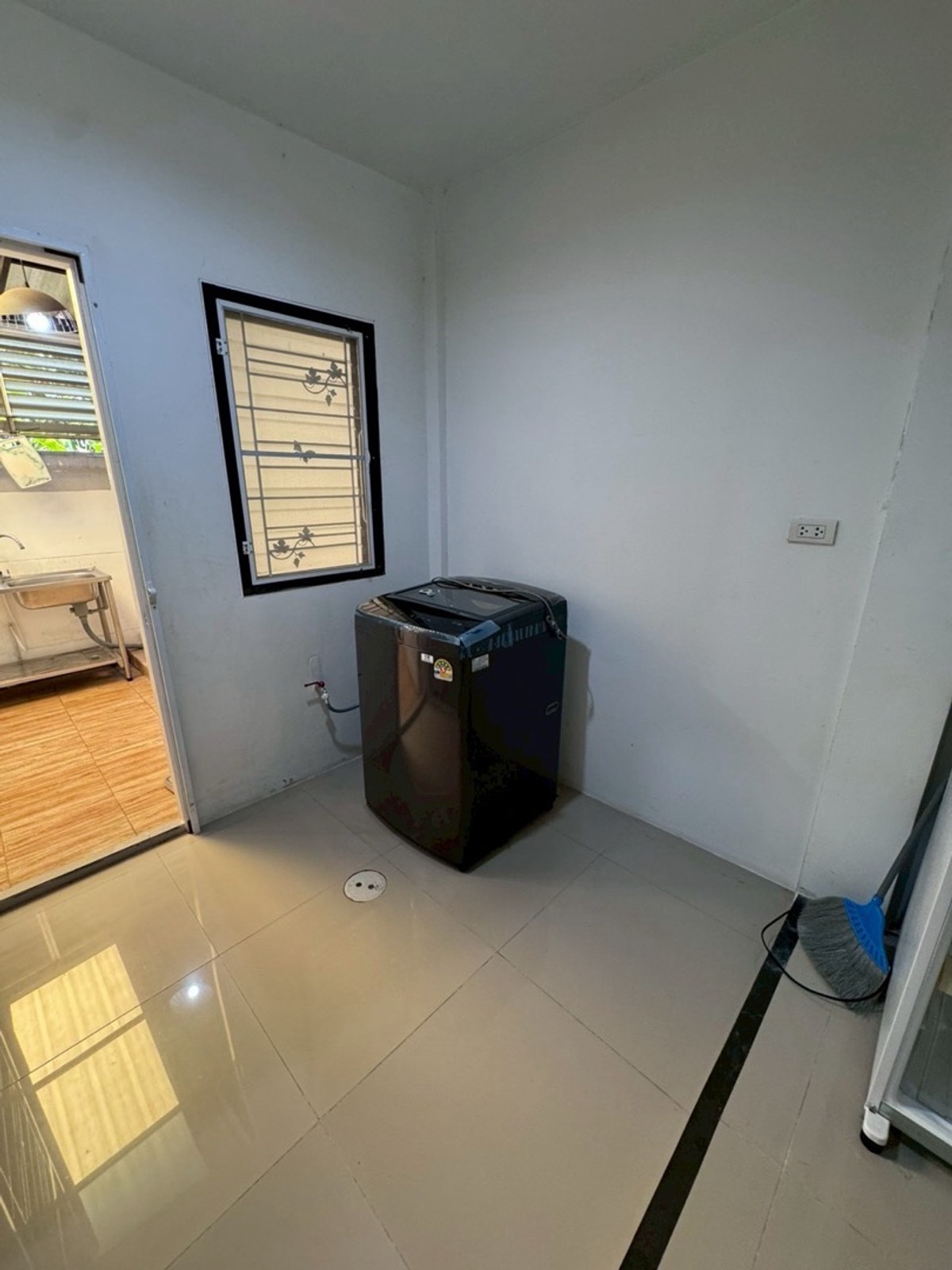 For RentTownhomePattanakan, Srinakarin : 📣Townhouse for rent Prisorn Ville, Soi Sap Bunchai 28, near Kanchana Expressway, BTS Srinakarin, ready to move in 31 March.