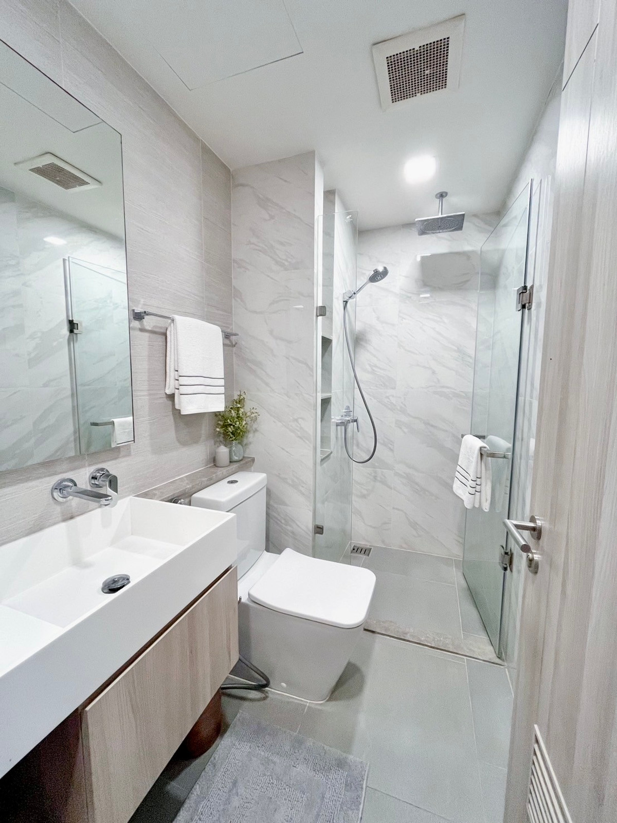 ให้เช่าคอนโดสุขุมวิท อโศก ทองหล่อ : เช่า 3 ห้องนอน 3 ห้องน้ำ ฟินน์ สุขุมวิท 31