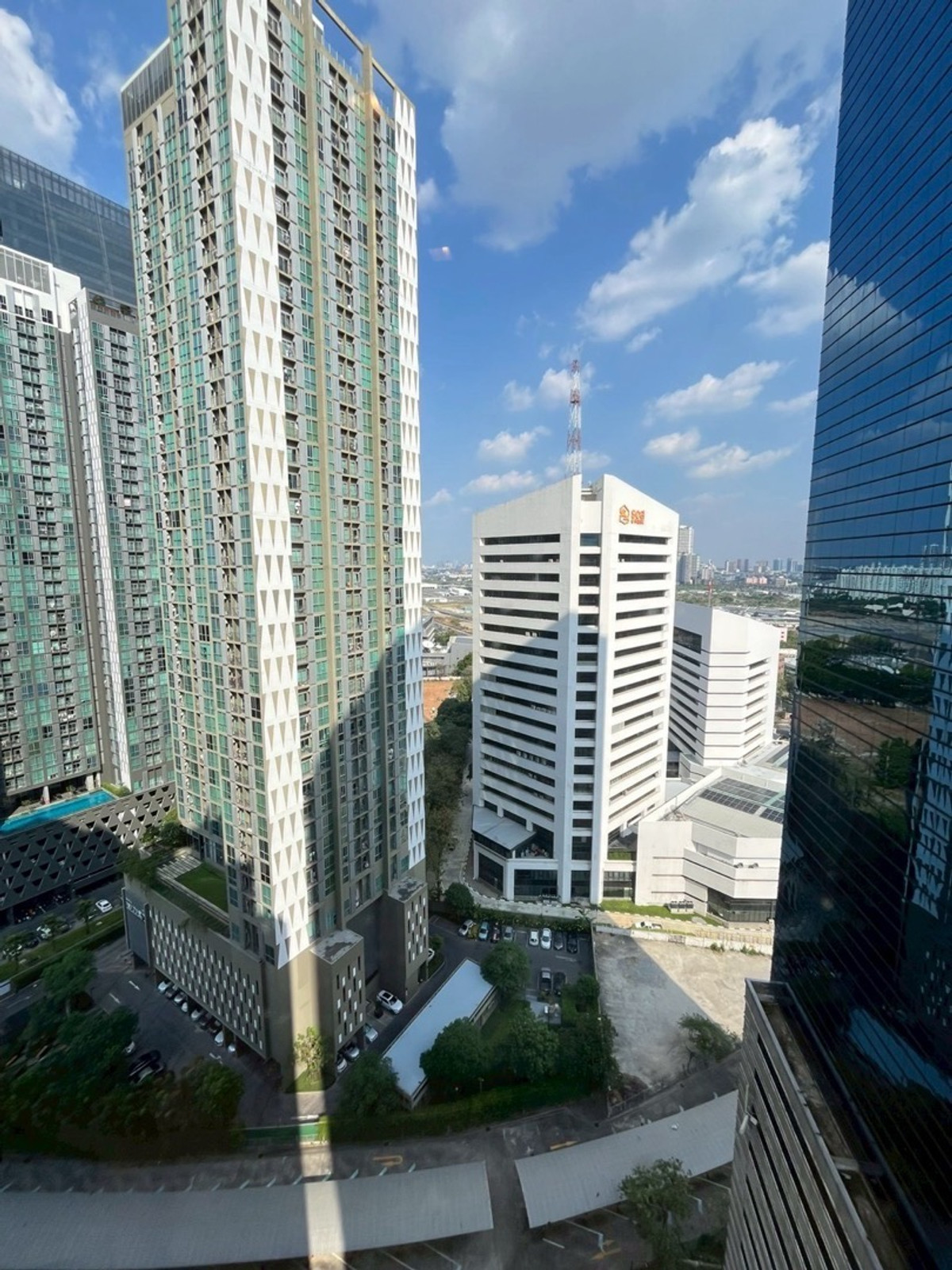 For RentCondoRatchadapisek, Huaikwang, Suttisan : ⭐️IVY AMPIO⭐️ 2BEDROOM COMBINE Parking 2Car 50K Contact Us🫡