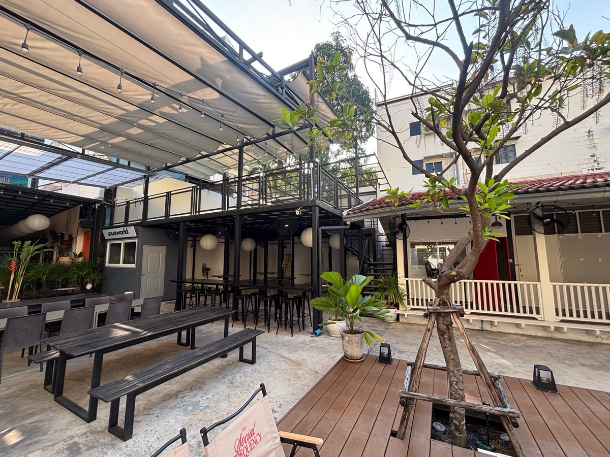 For RentRetail SpaceOnnut, Udomsuk : 📍Commercial Space for Rent near BTS Phra Khanong (350 m) : 15,000-28,000 THB/month