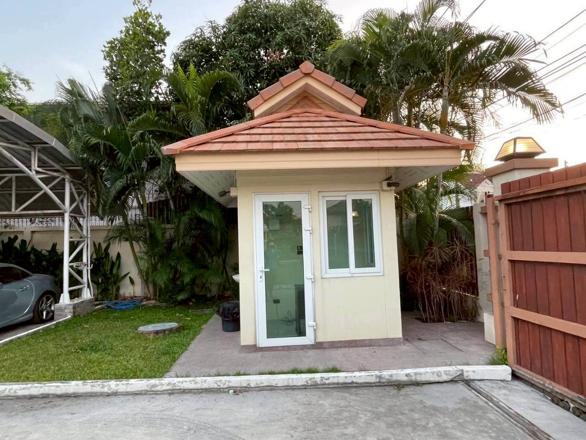 For SaleHome OfficeNawamin, Ramindra : Prime location, office and warehouse, Ramintra 14, intersection 17-5, near the BTS and main road Ramintra, MRT Mayalap Ramintra, Kaset-Nawamin. Khwan Charoenphon Market Watcharaphirom Park  Sripatum University, Bang Khen