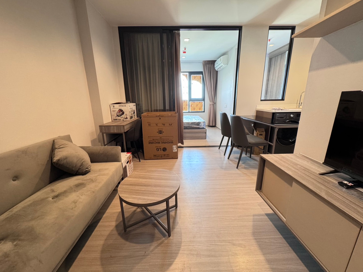 For RentCondoThaphra, Talat Phlu, Wutthakat : Life Sathorn Sierra, beautiful room, open view, good condo, beautiful central area, available and ready for rent.