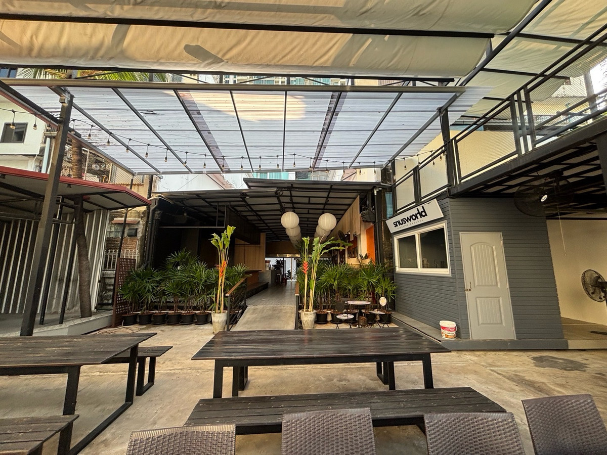 For RentRetail SpaceOnnut, Udomsuk : 📍Commercial Space for Rent near BTS Phra Khanong (350 m) : 15,000-28,000 THB/month