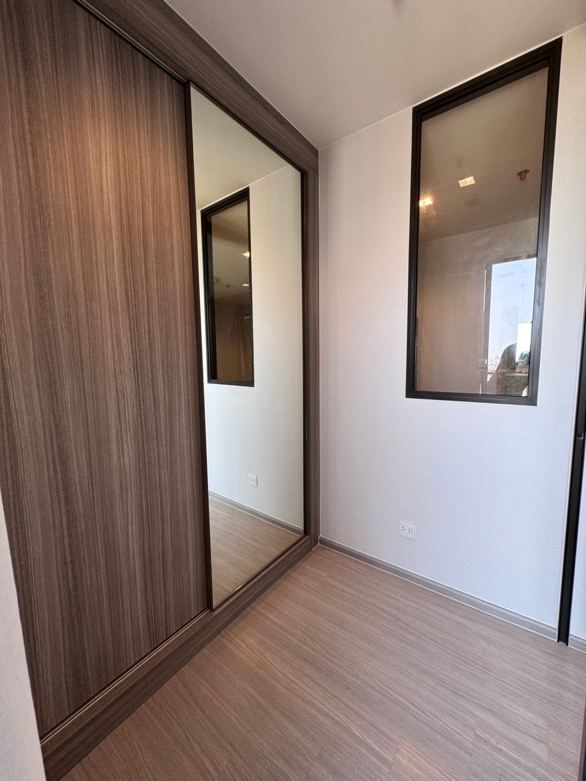 For RentCondoThaphra, Talat Phlu, Wutthakat : Life Sathorn Sierra, beautiful room, open view, good condo, beautiful central area, available and ready for rent.