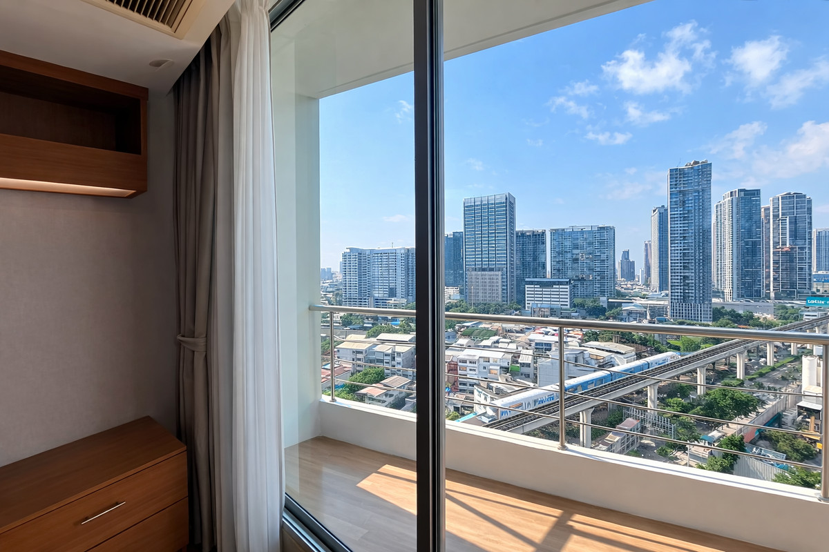 For SaleCondoKasetsart, Ratchayothin : For Sale! Supalai Park Phaholyothin 21 Next to BTS Phaholyothin 24 / The Central Phaholyothin Size 131.15 sq m, 3 bedrooms 3 bathrooms and shower Selling price Bht. 12,990,000