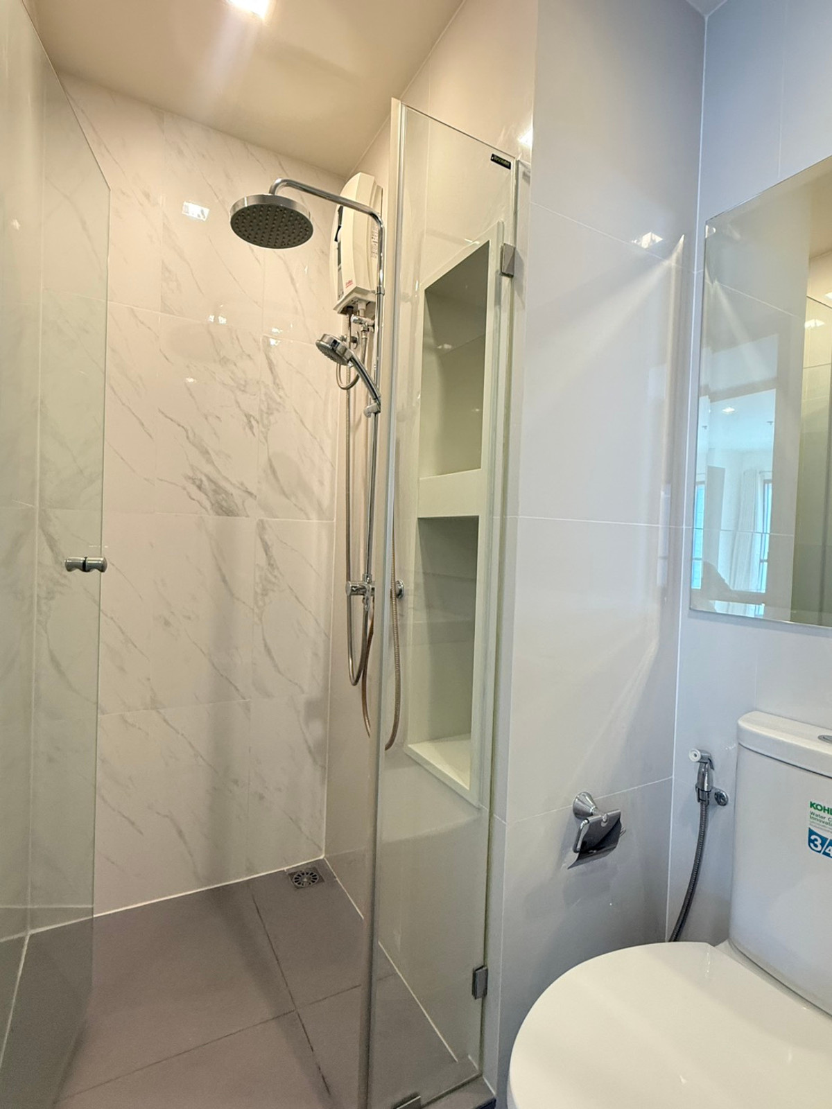 For RentCondoRatchathewi,Phayathai : Condo for rent, Rhythm Rangnam, prime location in the heart of the city, near BTS Victory Monument.