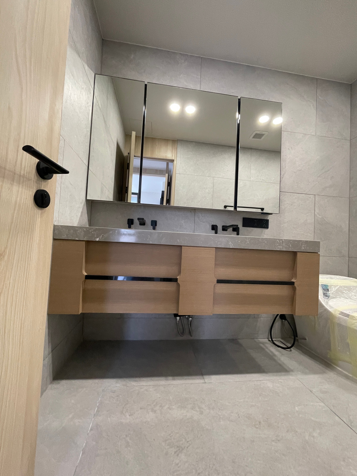 For SaleCondoAri,Anusaowaree : [Urgent sale!] Rare Item in the heart of Ari @Aritier Ari | Penthouse 75 sq m., 150% parking, highest level of privacy! Experience a superior life in the area. 