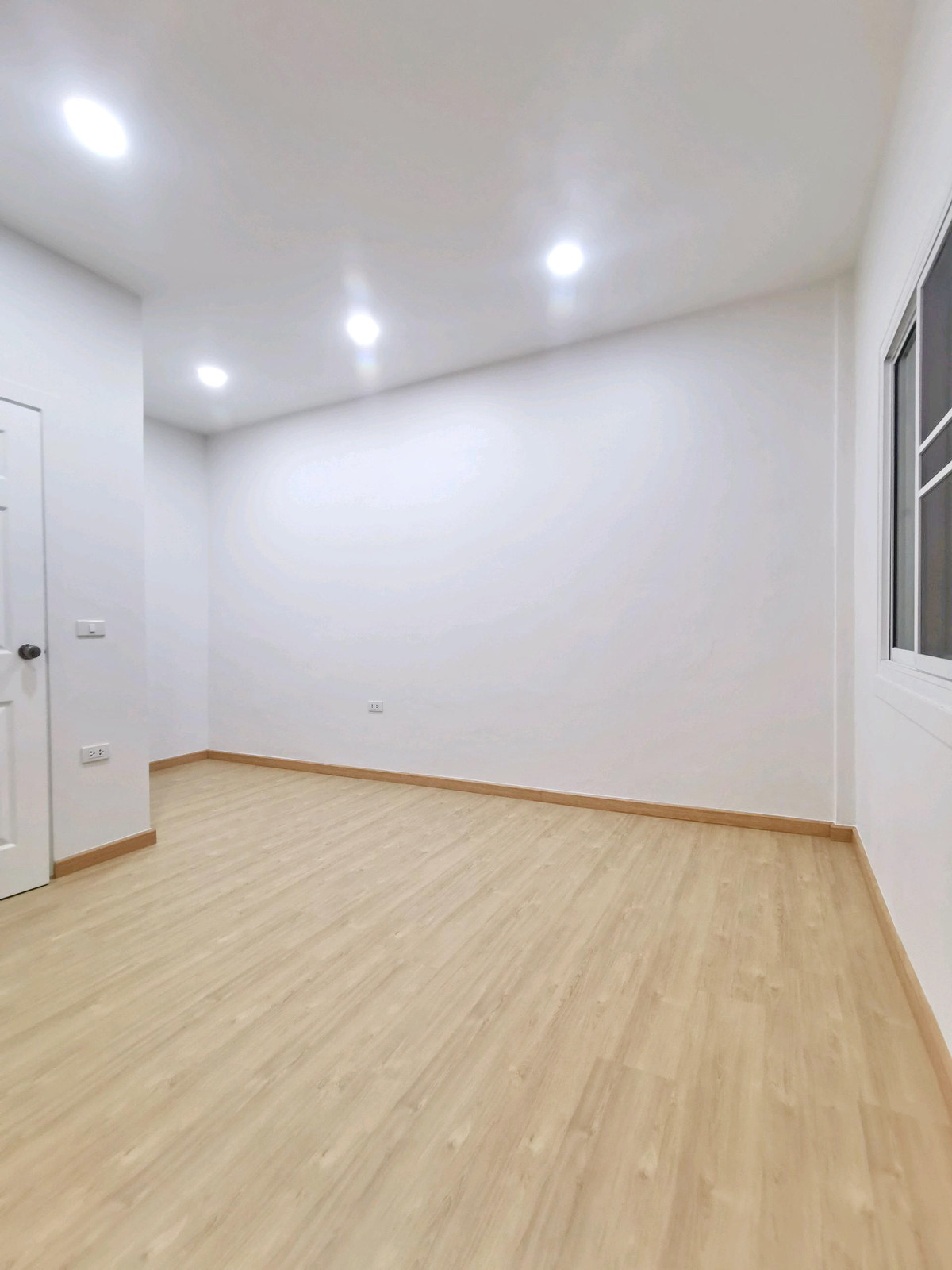 ขายทาวน์โฮมรัชดา ห้วยขวาง : HK0656♚ขาย ทาวน์เฮ้าส์ 3 ห้องนอน⚝ห้วยวาง♜MRT ห้วยขวาง∞099-5919653,065-9423251▚Line@sureresidence