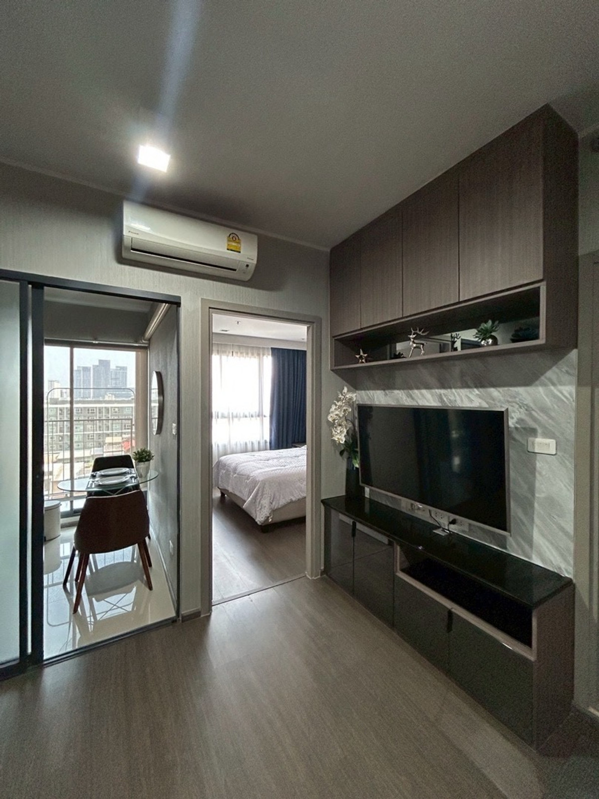 For RentCondoOnnut, Udomsuk : IDEO Sukhumvit 93“ 30 meters to BTS Bang Chak
1 Bed, beautifully decorated room, Tel 095 649 2654