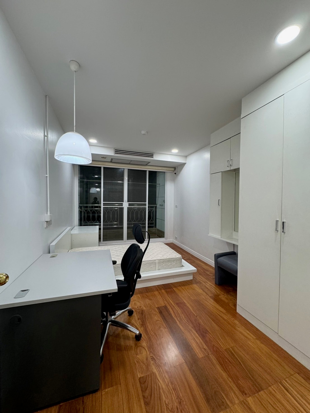 For RentCondoWitthayu, Chidlom, Langsuan, Ploenchit : FOR RENT - 2 BEDROOM 95 SQ.M- READY TO MOVE IN - CALL NOW 094-641-5974