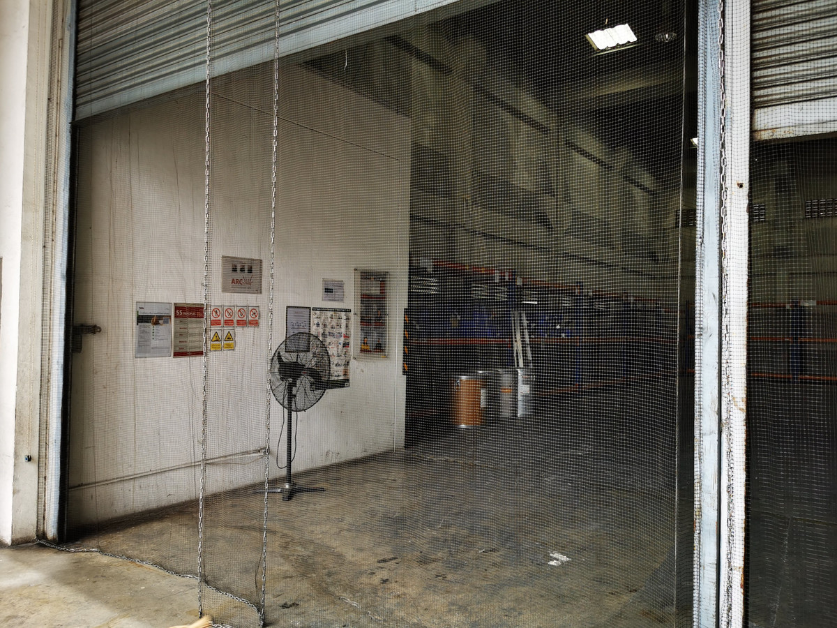 ขายสำนักงานนวมินทร์ รามอินทรา : ขายอาคารสำนักงาน 3 ชั้น พร้อมโกดัง บนที่ดิน 1 ไร่ ถนนปัญญาอินทรา