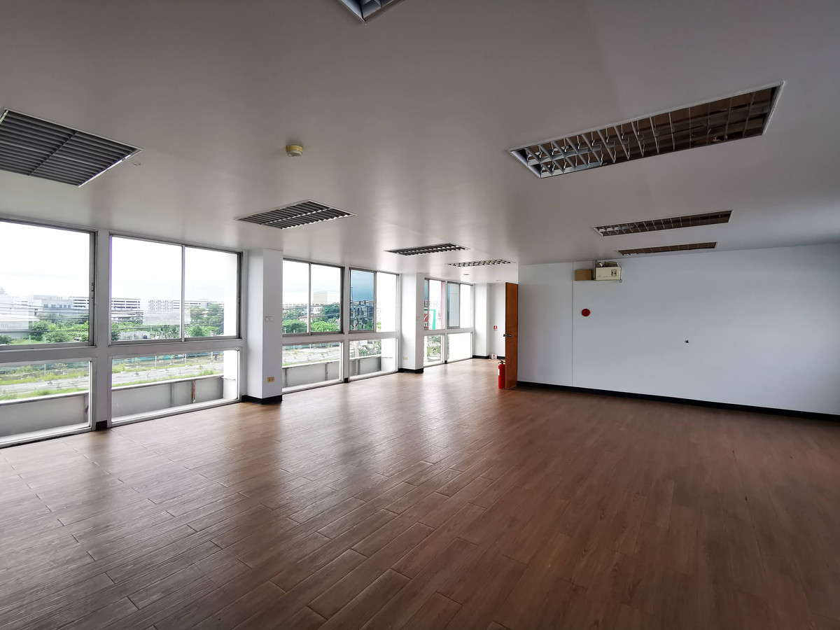 ขายสำนักงานนวมินทร์ รามอินทรา : ขายอาคารสำนักงาน 3 ชั้น พร้อมโกดัง บนที่ดิน 1 ไร่ ถนนปัญญาอินทรา