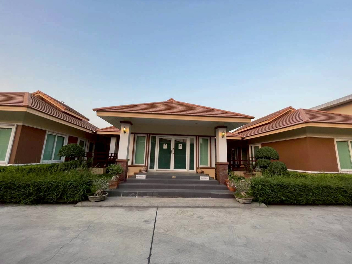 For SaleHome OfficeNawamin, Ramindra : Prime location, office and warehouse, Ramintra 14, intersection 17-5, near the BTS and main road Ramintra, MRT Mayalap Ramintra, Kaset-Nawamin. Khwan Charoenphon Market Watcharaphirom Park  Sripatum University, Bang Khen