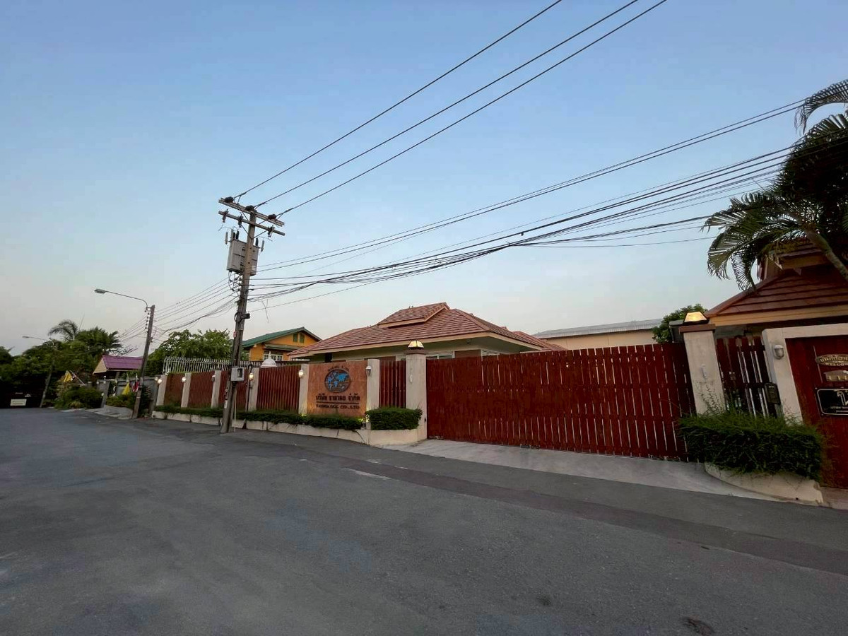 For SaleHome OfficeNawamin, Ramindra : Prime location, office and warehouse, Ramintra 14, intersection 17-5, near the BTS and main road Ramintra, MRT Mayalap Ramintra, Kaset-Nawamin. Khwan Charoenphon Market Watcharaphirom Park  Sripatum University, Bang Khen