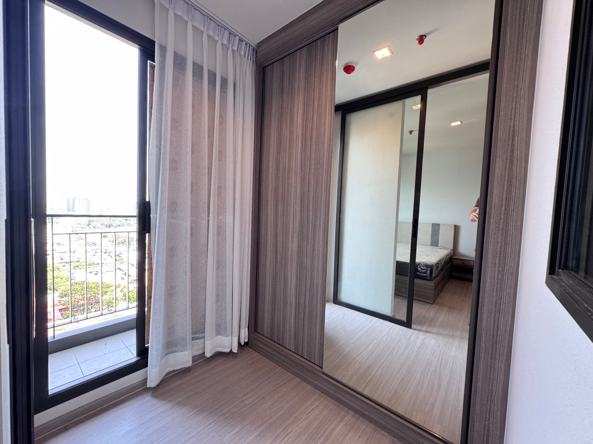 For RentCondoThaphra, Talat Phlu, Wutthakat : Life Sathorn Sierra, beautiful room, open view, good condo, beautiful central area, available and ready for rent.